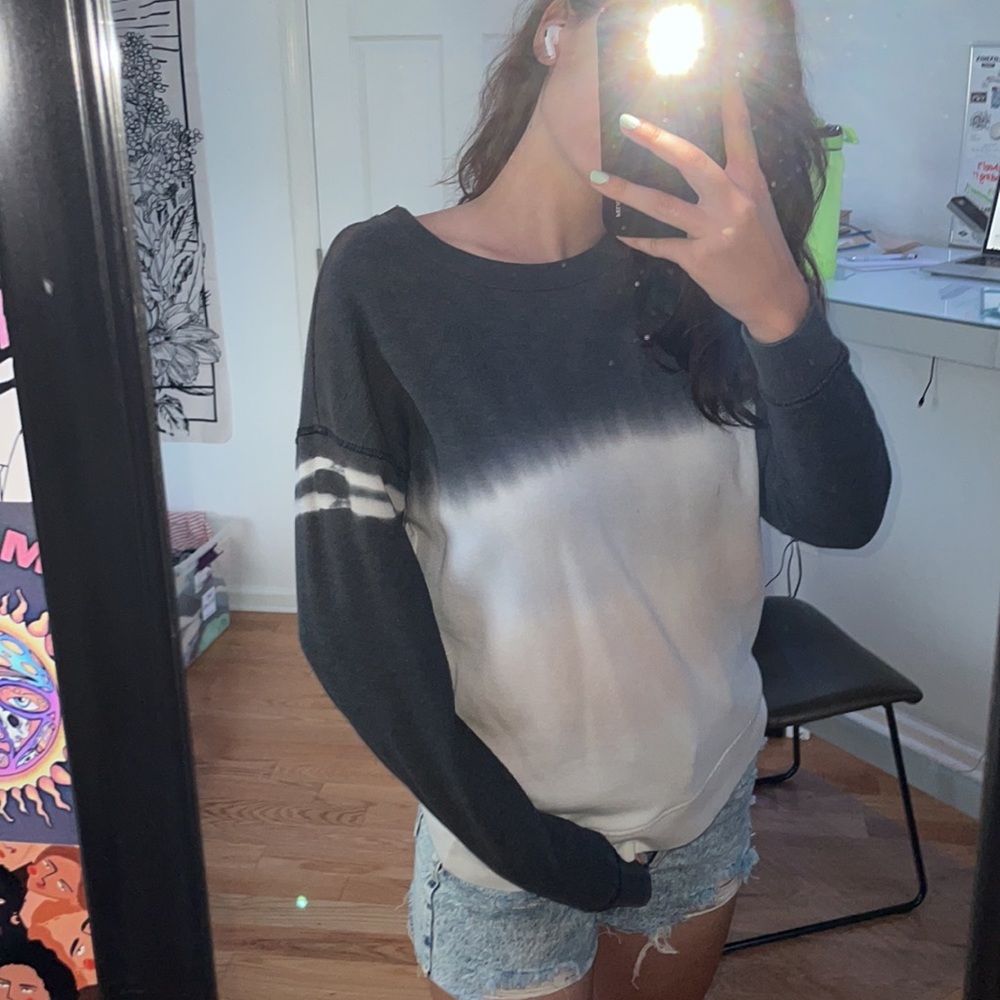 AMERICAN EAGLE ombré crew neck sweatshirt !!